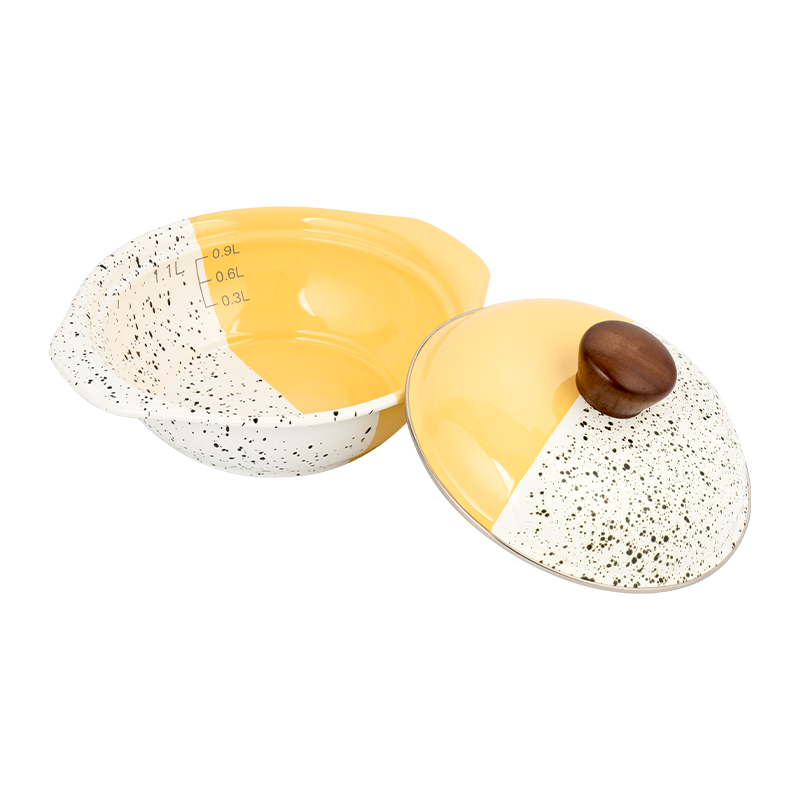 Pote de esmalte em forma de V.